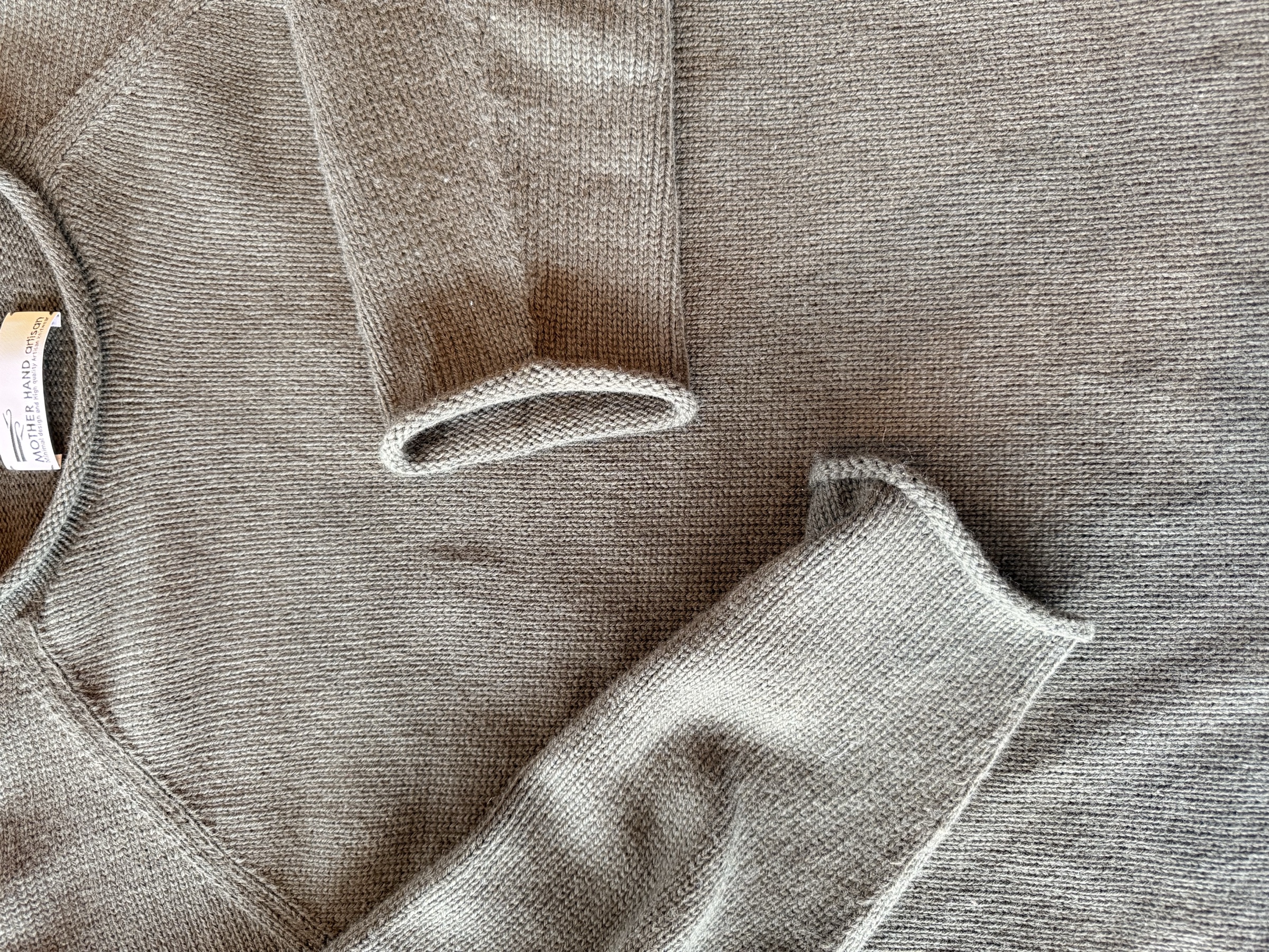 MOTHER HAND Artisan sweater — detail