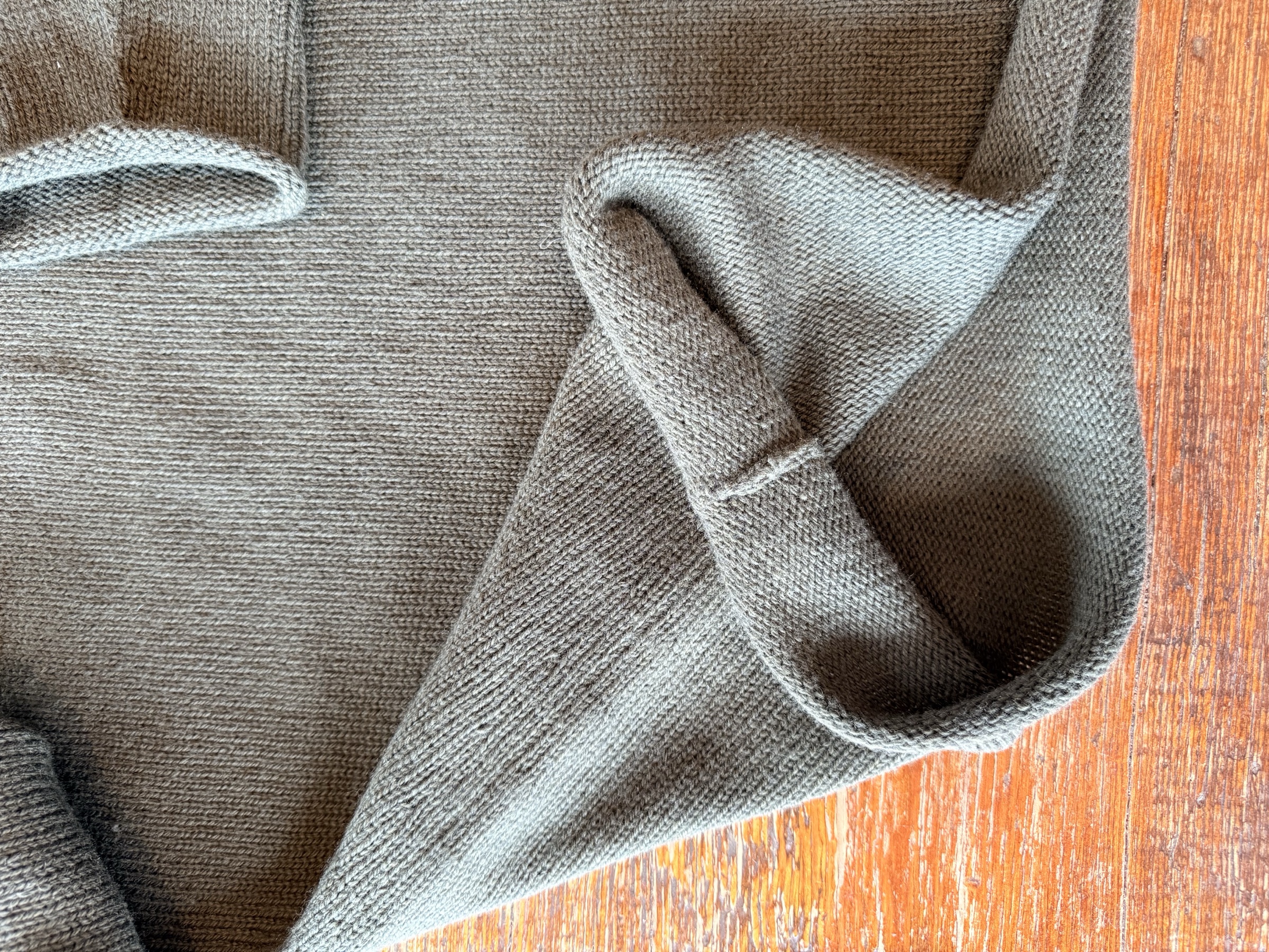 MOTHER HAND Artisan sweater — detail